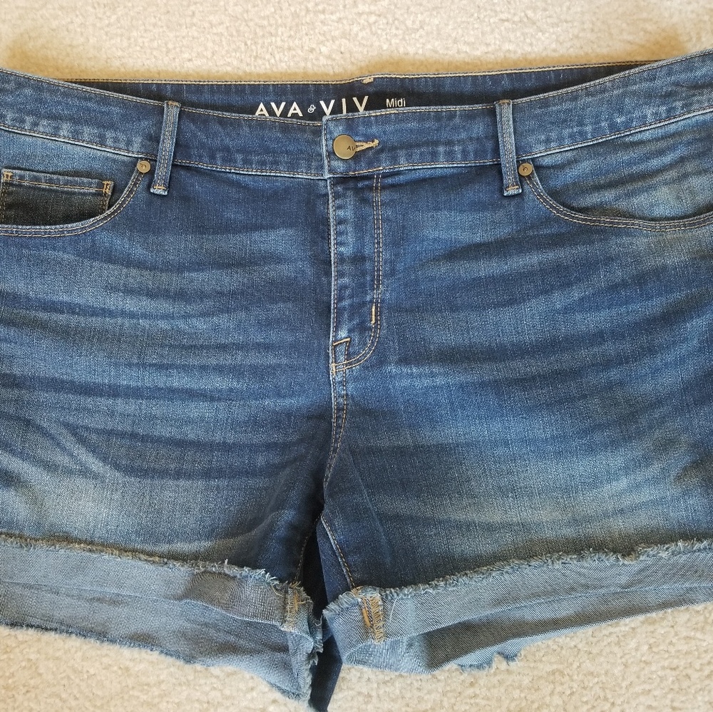 Plus Size Ava & Viv Midi Shorts